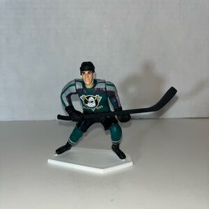 Starting Lineup Anaheim Mighty Ducks #9 Paul Kariya NHL 1998 Figure